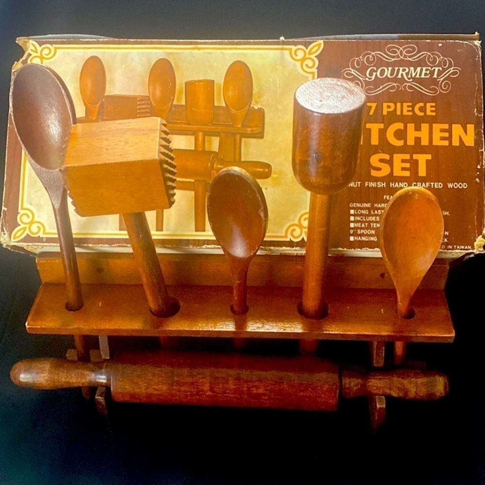 GOURMET 7 PIECE KITCHEN SET
WALNUT FINISH HAND CRAFTED WOOD
GENUINE HARD WOOD - Picture 15 of 15